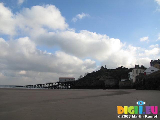 SX01090 Tenby castle from outside harbour at low tide